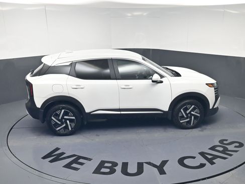 Used 2025 Nissan Kicks SV w/ Charging Package image 24