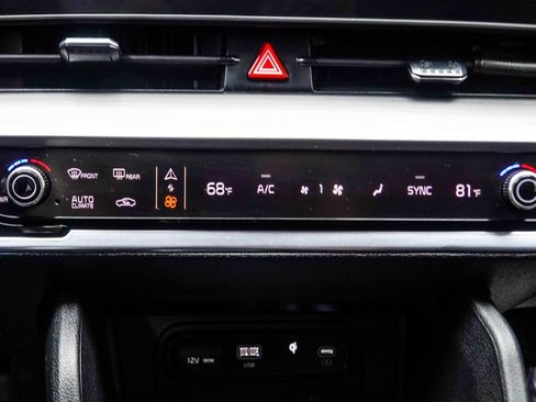 Used 2025 Kia Sportage EX w/ Premium Package FWD image 24