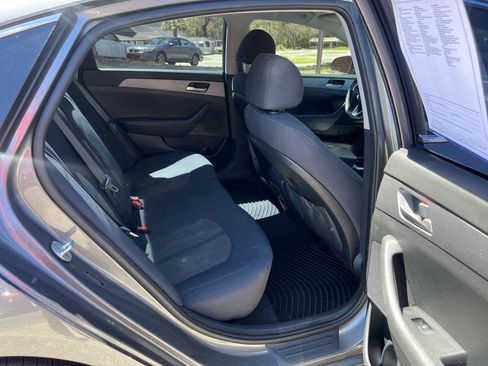 Used 2019 Hyundai Sonata SE w/ Winter Weather Package image 9