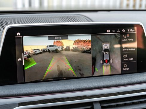 Used 2021 BMW 750i xDrive image 26