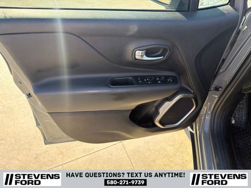 Used 2022 Jeep Renegade Latitude w/ Convenience Group AWD/4WD image 17