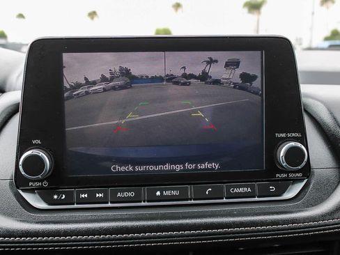 Used 2025 Nissan Rogue SV AWD/4WD image 22