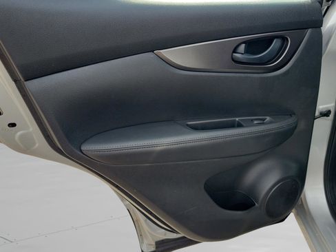 Used 2020 Nissan Rogue Sport S image 11