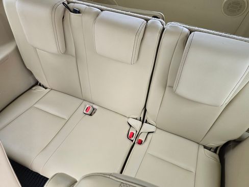 Used 2014 Toyota Highlander Limited Platinum AWD/4WD image 28