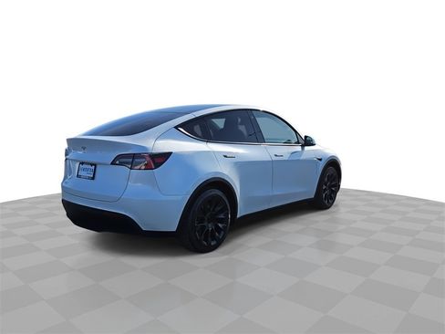 Used 2021 Tesla Model Y 2WD image 8