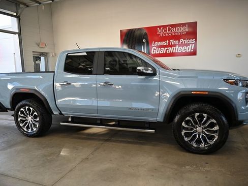 Used 2025 GMC Canyon Denali image 5