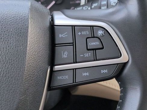 Used 2023 Toyota Highlander XLE FWD image 26