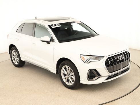 Certified 2025 Audi Q3 2.0T Premium w/ Convenience Package image 37