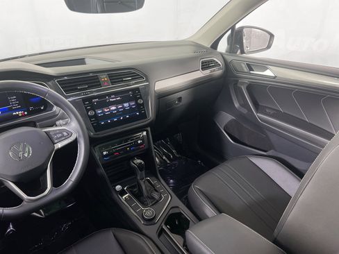 Used 2023 Volkswagen Tiguan SE AWD/4WD image 23