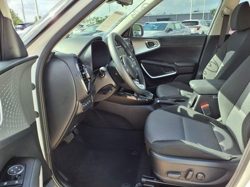 Used 2025 Kia Soul S FWD image 10