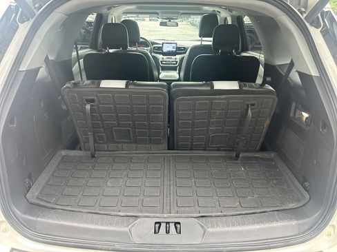 Used 2021 Ford Explorer XLT w/ Equipment Group 202A AWD/4WD image 26