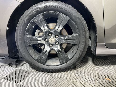 Used 2015 Toyota Sienna SE FWD image 13