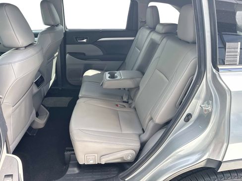 Used 2018 Toyota Highlander XLE image 14
