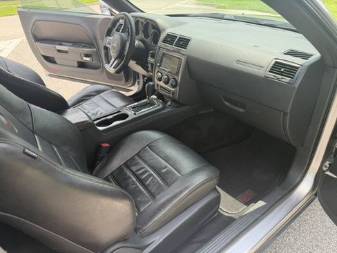 Used 2014 Dodge Challenger SXT RWD image 14