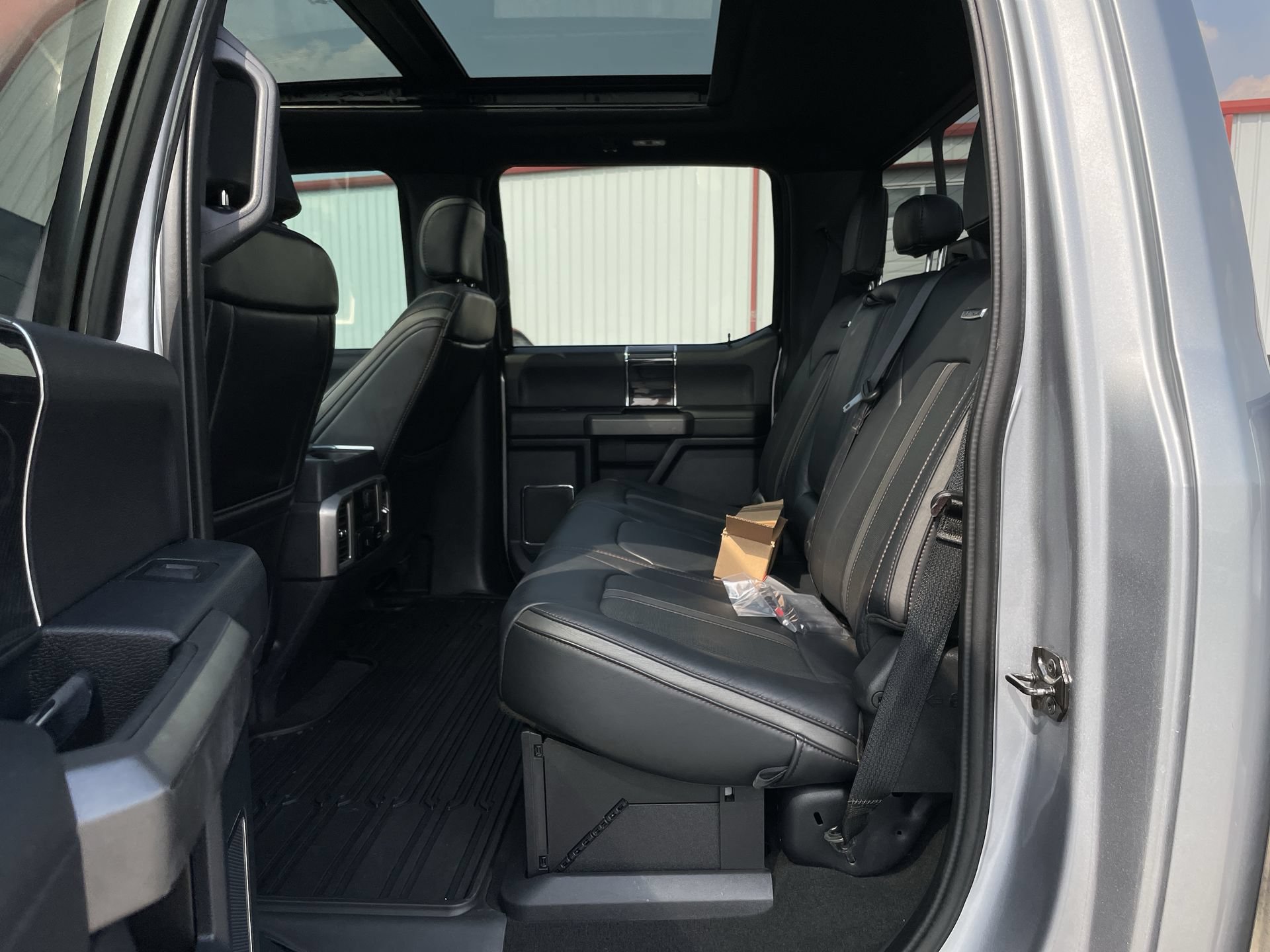 Used 2022 Ford F450 Platinum w/ FX4 Off-Road Package AWD/4WD image 25