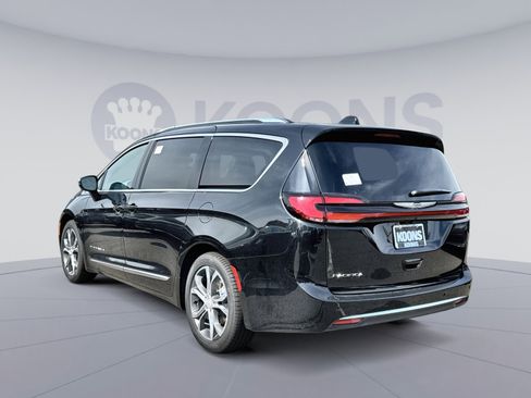 New 2026 Chrysler Pacifica Pinnacle image 4