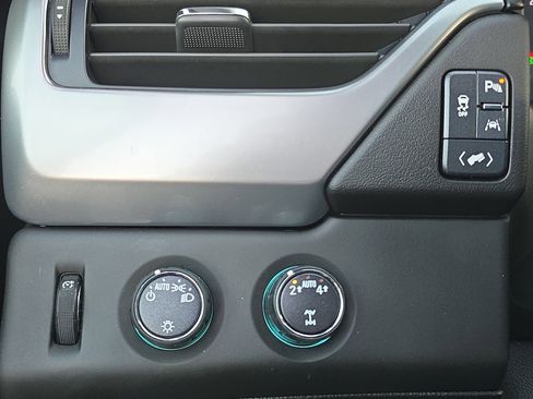 Used 2019 Chevrolet Suburban LT image 27