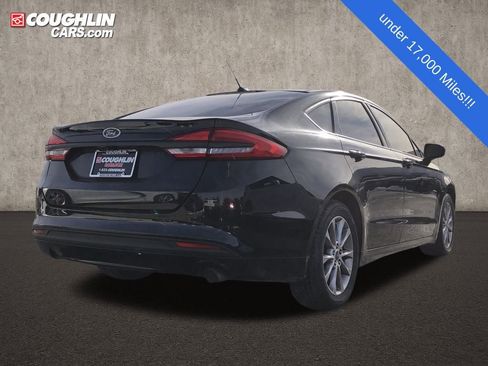 Used 2017 Ford Fusion SE image 8