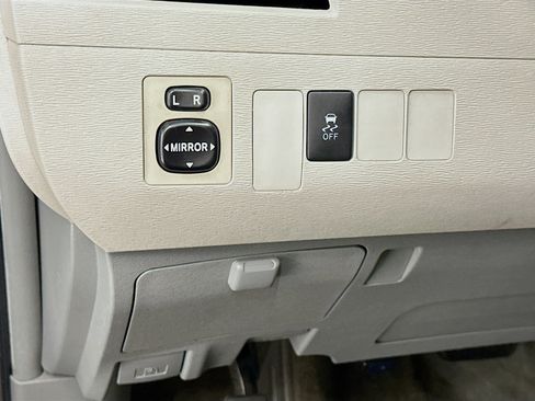 Used 2011 Toyota Sienna FWD image 17