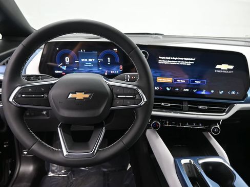 Used 2026 Chevrolet Equinox EV LT image 9