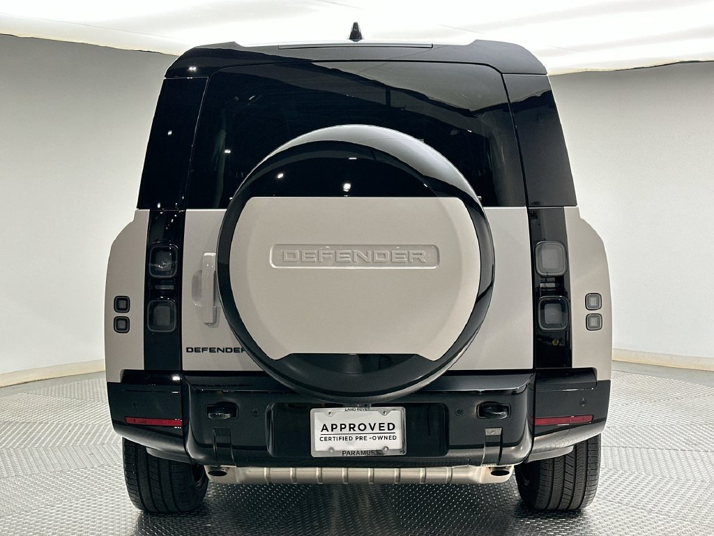 Used 2026 Land Rover Defender 130 X-Dynamic SE AWD/4WD image 12