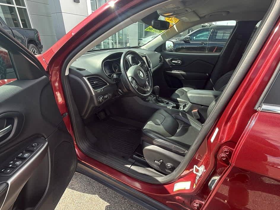 Used 2021 Jeep Cherokee Latitude Lux w/ Comfort/Convenience Group AWD/4WD image 21