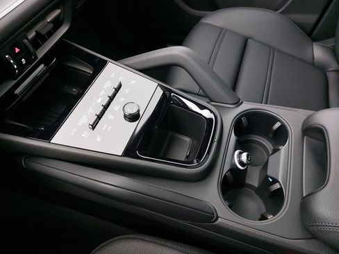 Certified 2025 Porsche Cayenne Coupe image 27