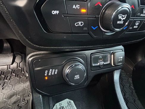 Used 2018 Jeep Renegade Latitude w/ Trailer Tow Group image 20