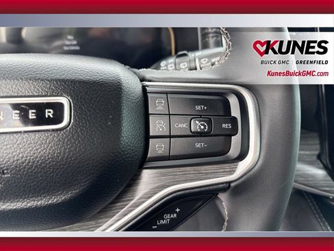 Used 2024 Jeep Wagoneer L Series II w/ Flexible Seating Group AWD/4WD image 22