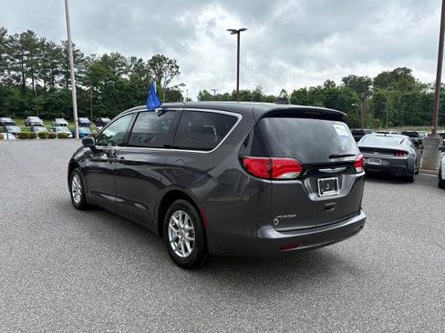 Used 2023 Chrysler Voyager LX FWD image 5