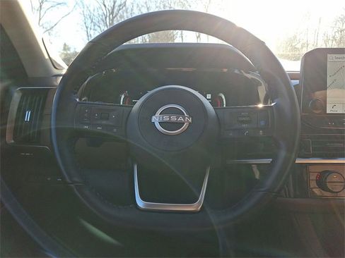 Used 2025 Nissan Pathfinder Platinum w/ Black Appearance Package image 16