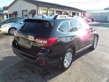 Used 2018 Subaru Outback 2.5i Premium image 3