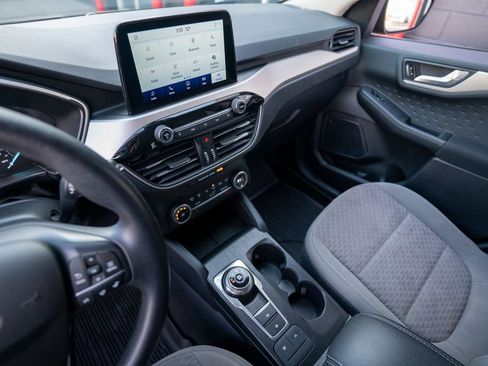 Used 2020 Ford Escape SE image 23