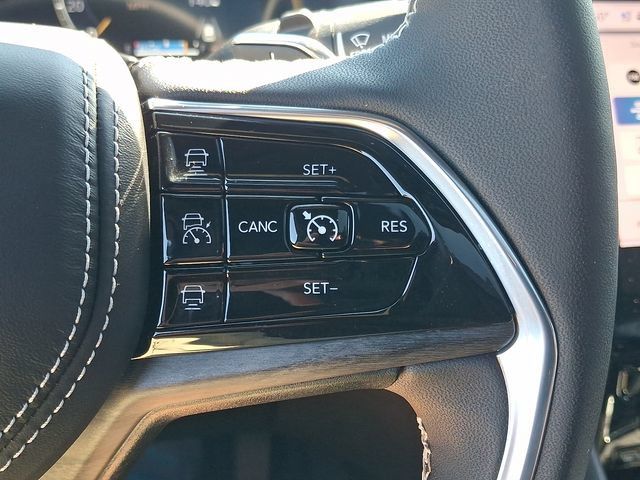 Used 2024 Jeep Grand Cherokee Overland w/ Luxury Tech Group IV AWD/4WD image 24