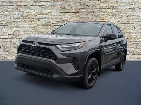 Used 2024 Toyota RAV4 LE FWD image 5