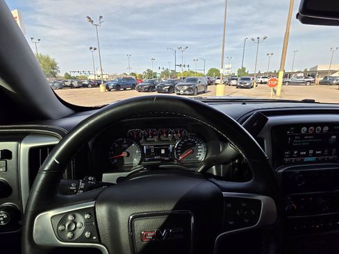 Used 2018 GMC Sierra 1500 SLT AWD/4WD image 30