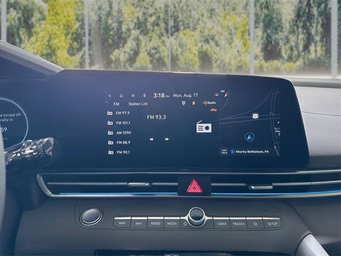 Used 2024 Hyundai Elantra Blue FWD image 16