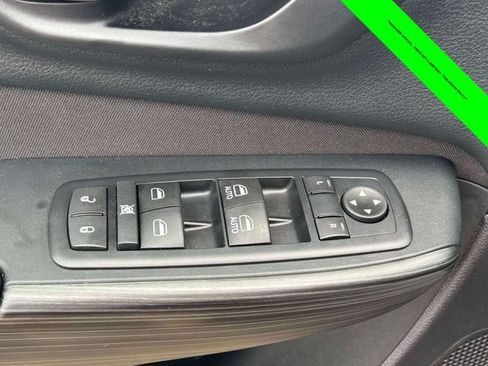 Used 2016 Jeep Cherokee Latitude w/ Cold Weather Group AWD/4WD image 10