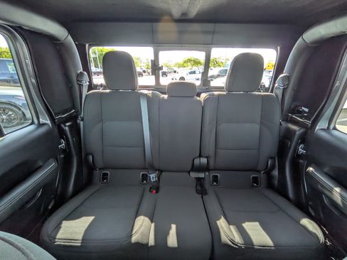 Used 2023 Jeep Gladiator Overland AWD/4WD image 21