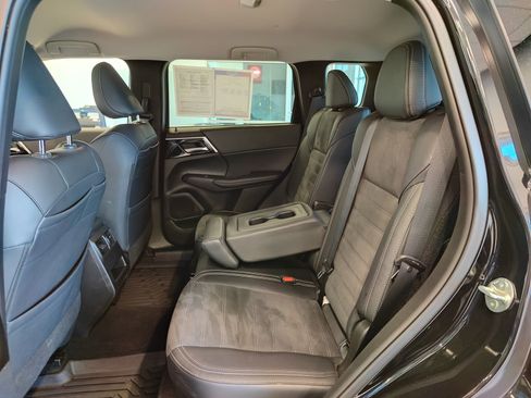 Used 2024 Mitsubishi Outlander SE image 13