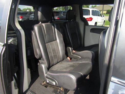 Used 2017 Dodge Grand Caravan SXT FWD image 19