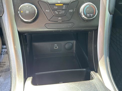 Used 2018 Ford Fusion SE FWD image 16
