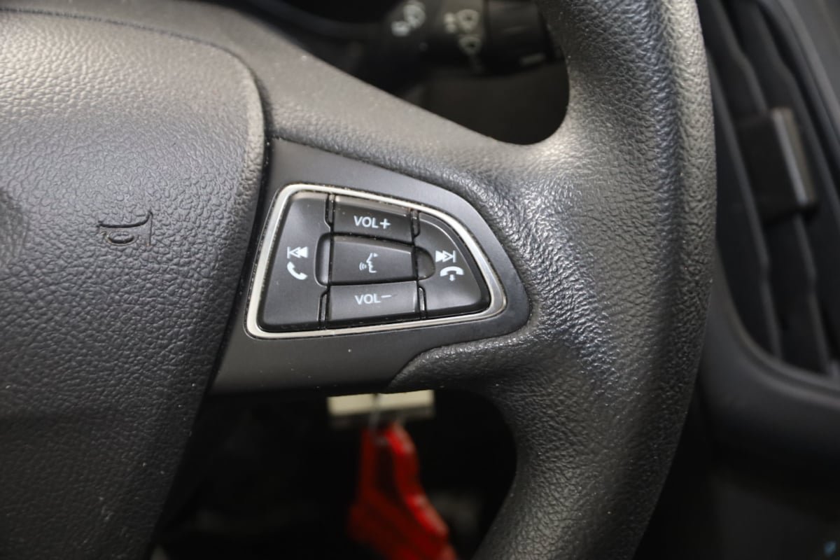 Used 2018 Ford Focus SE FWD image 25