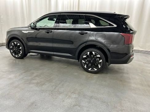 Used 2025 Kia Sorento EX AWD/4WD image 3