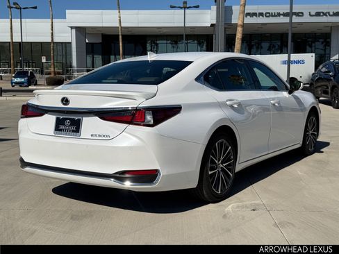 Used 2025 Lexus ES 300h w/ Premium Package image 8