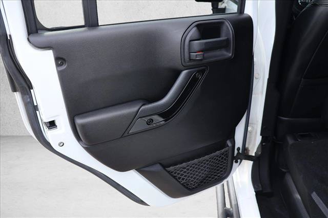 Used 2015 Jeep Wrangler Unlimited Sahara AWD/4WD image 19