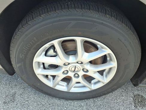 Used 2023 Chrysler Pacifica Touring-L FWD image 5