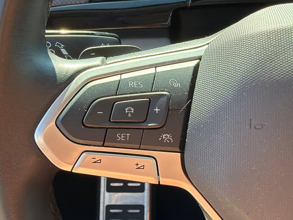 Used 2025 Volkswagen Atlas Peak Edition SE AWD/4WD image 24