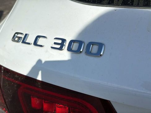 Used 2022 Mercedes-Benz GLC 300 4MATIC w/ Premium Package Lite image 17