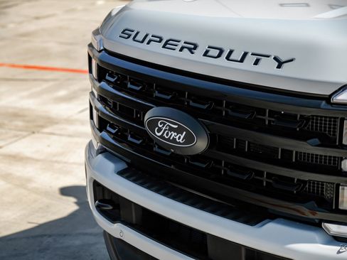 Used 2026 Ford F450 Platinum w/ FX4 Off-Road Package AWD/4WD image 34